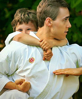 jesse-enkamp-karate-kids-training-web