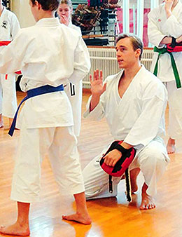 jesse-enkamp-karate-kids-training_web